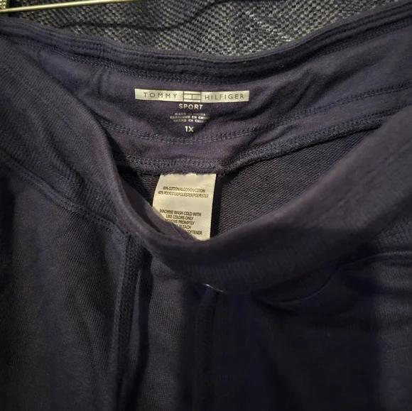 Tommy Hilfiger Shorts - Picture 3 of 3